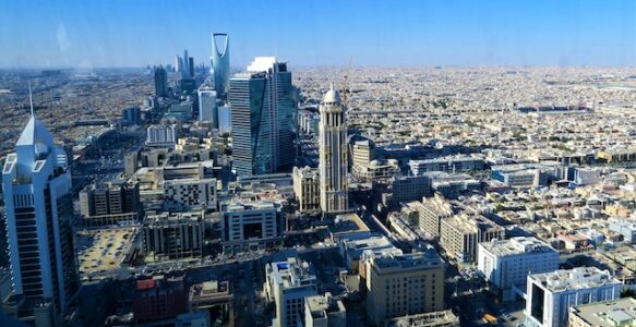 沙特2030愿景：从石油依赖到经济多元化的转型之路