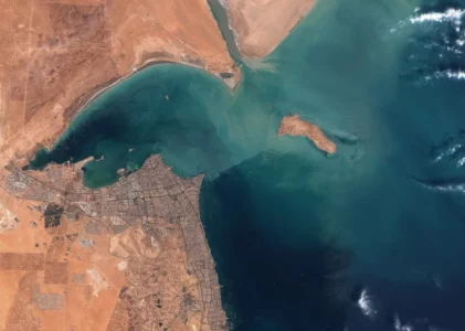 科威特重启穆巴拉克港，与伊拉克竞争下中国是关键